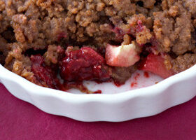 Crumble aux mûres et spéculoos