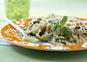 Crumble aux courgettes, parmesan et basilic