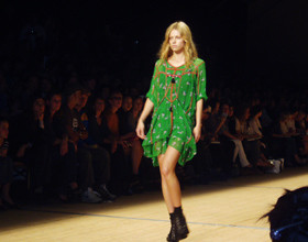 Ambiance bobo sur le défilé Isabel Marant