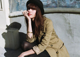 Vidéo : la chanteuse Diane Birch vous ouvre sa garde-robe !