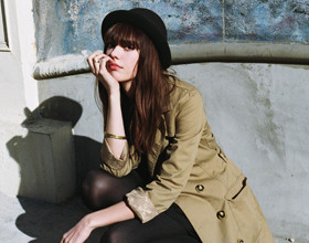 Vidéo : la chanteuse Diane Birch vous ouvre sa garde-robe !