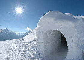 Passez la nuit dans un igloo !
