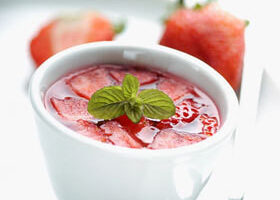 Gaspacho de gelée de cerises et fraises fraîches