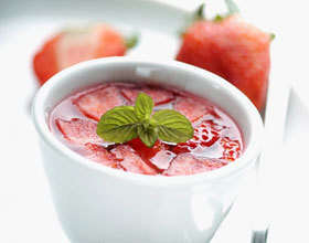 Gaspacho de gelée de cerises et fraises fraîches