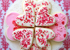 Biscuits romantiques avec glaçage