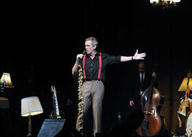 Hugh Laurie revient sur scène en France !