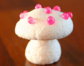 Comment faire… des petits champignons meringués ?