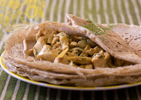 Galette au poulet, coco et curry