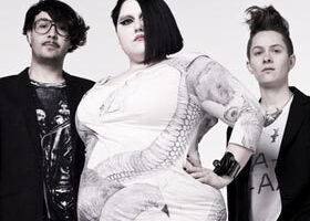 « Heavy Cross », un clip très… Gossip !