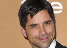 John Stamos, le nouveau choriste de Glee ?