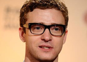 Justin Timberlake, homme d&rsquo;affaires à lunettes