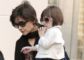 Suri Cruise : un budget mensuel de 25 000 dollars pour sa garde-robe !