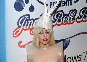 Lady Gaga rencontre la Reine Elisabeth !