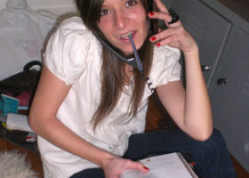 Jeune demoiselle recherche un job mortel