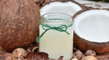 L’huile de coco, le point sur ses bienfaits et ses vertus alimentaires ou cosmétiques incroyables.