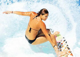 Glamour on the beach : les secrets beauté des surfeuses