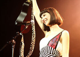 Lussi in the Sky reprend « Whole lotta love » de Led Zeppelin