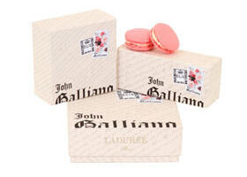 Un macaron Ladurée signé John Galliano