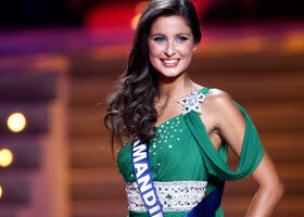Miss France 2010, Malika Ménard, prête à poster !