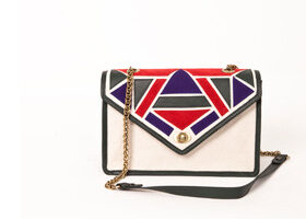 André collabore avec Mohekann pour des sacs d&rsquo;inspirations ethniques