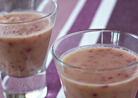 Mousse aux pêches et biscuits rose de Reims
