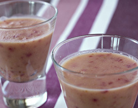 Mousse aux pêches et biscuits rose de Reims