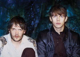 On adore : Surfing the Void des Klaxons