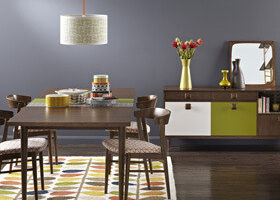 Orla Kiely fait swinger votre intérieur avec sa déco retro