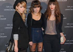 Les Plasticines s&rsquo;invitent chez Jennyfer !