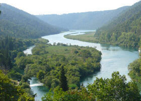 Mais POURQUOI vont-ils tous en Croatie ?
