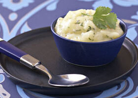 Purée de pommes de terre à la coriandre