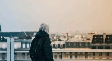 Quelles idées de look pour porter la parka homme avec style ?