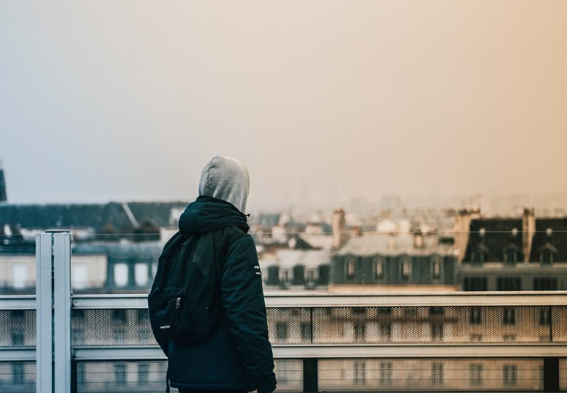 Quelles idées de look pour porter la parka homme avec style ?