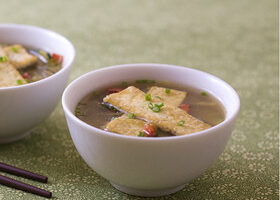 Bouillon aux légumes et tofu