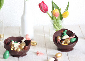 Coupelles en chocolat et fritures de Pâques