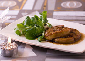Escalope de foie gras poêlée au miel et vinaigre balsamique