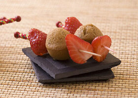 Mini brochettes de fraise et pain d&rsquo;épices