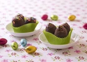 Comment faire… des oeufs de Pâques fourrés au chocolat ?