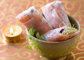 Rouleaux de printemps au saumon fumé