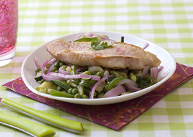 Filets de rouget aux légumes verts sautés