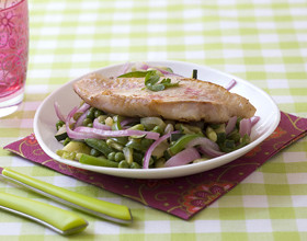 Filets de rouget aux légumes verts sautés