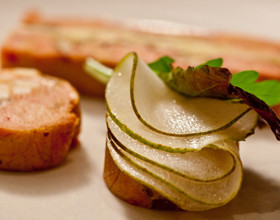 Roulé de foie gras aux poires et au Comté