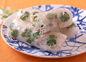 Rouleaux de printemps au concombre et au crabe