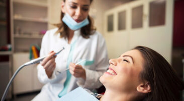 Soin dentaires : quand faut-il aller chez le dentiste ?