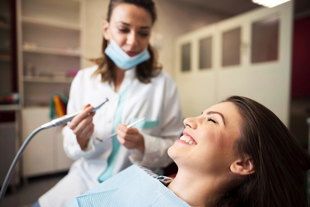 Soin dentaires : quand faut-il aller chez le dentiste ?