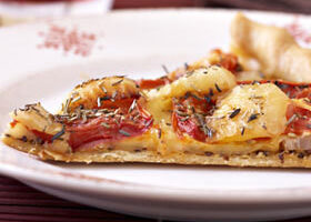 Tarte à la tomate, moutarde et raclette