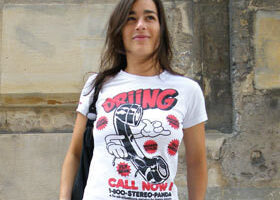 Les tee-shirts sont dans la rue