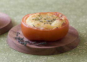 Tomates farcies au chèvre chaud et romarin