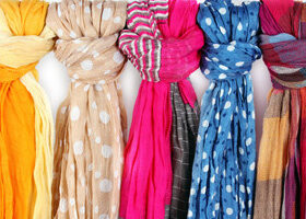 Classique, sixties, ou même en sac, le foulard s&rsquo;adapte à tous les styles chez Zalando !