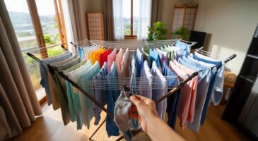 Ce geste japonais pour sécher son linge plus vite: voici la technique de l&rsquo;arc-en-ciel qui fait gagner 30 minutes à la maison